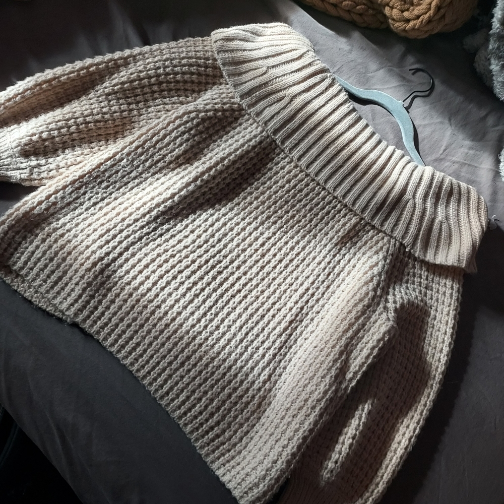 Large Express cute over the shoulder knitted sweater